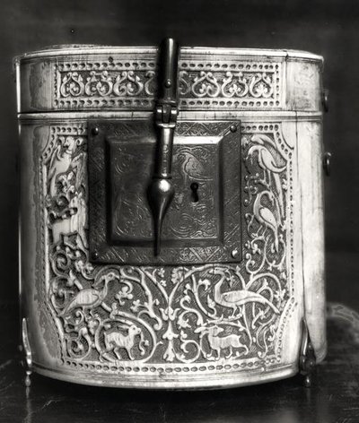 Boîte cylindrique sculptée avec des animaux, mauresque - Islamic School